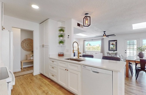 Academy Place House | Large Backyard, Walking Distance to Bars and Restaurants. 10 Minutes to Tram!