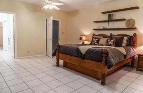 Aransas Pass House | large home with lots of indoor and outdoor parking