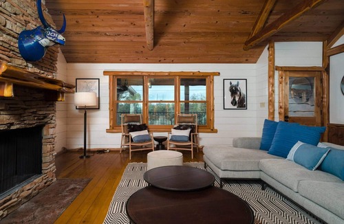 Hudson Bend House | Large Rustic Log Cabin near Lake Travis with 2 Master Suites and Scenic Views