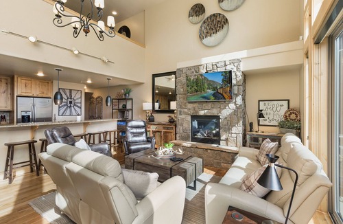 Purgatory House | Largest Alpenglow Townhome - Hot Tub - Views - Steps to the slopes