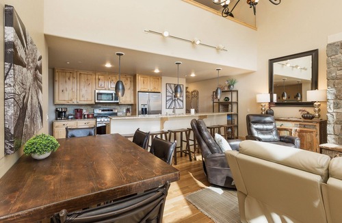 Purgatory House | Largest Alpenglow Townhome - Hot Tub - Views - Steps to the slopes