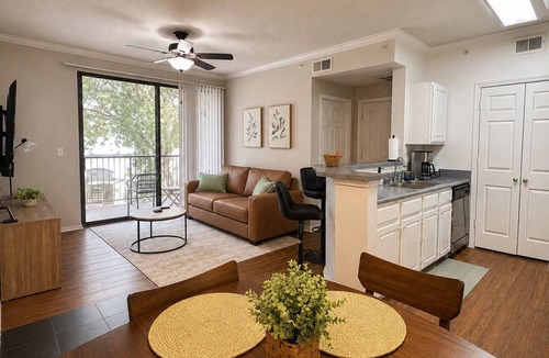 Las Colinas Apartment | Las Colinas Retreat Near Toyota Music Factory, DFW & Convention Ctr