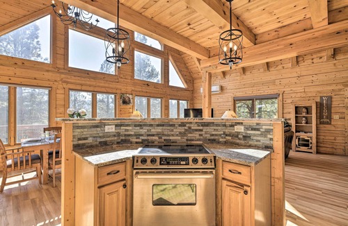 Pagosa Springs Cottage | Lazy Beaver Lodge Pagosa Cabin w/Deck, Fire Pit