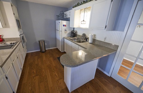 Granbury House | Lazy Days Lakefront Retreat Lake Granbury home, yard, dock-lift, covered parking