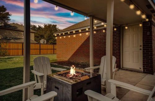 Lewisville House | Lewisville Estate - Spacious 5BR w Game Room