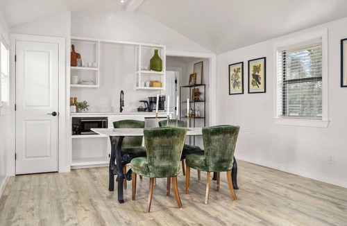 Dripping Springs Cottage | 'Live Oak Cottage'- Allegro Venue in Hill Country