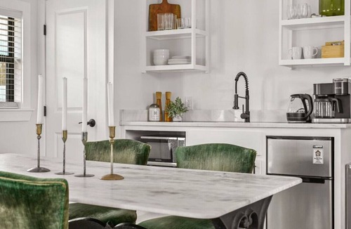 Dripping Springs Cottage | 'Live Oak Cottage'- Allegro Venue in Hill Country