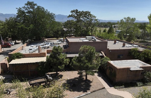 Alamedan Valley Bed & Breakfast | Loba Luna Bed & Breakfast -Diosa Verde-Charming Albuquerque B&B - Diosa Verde