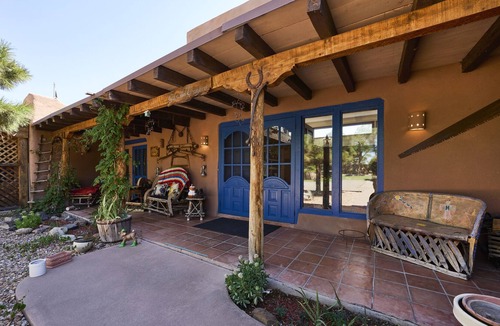 Alamedan Valley Bed & Breakfast | Loba Luna Bed & Breakfast -Diosa Verde-Charming Albuquerque B&B - Diosa Verde
