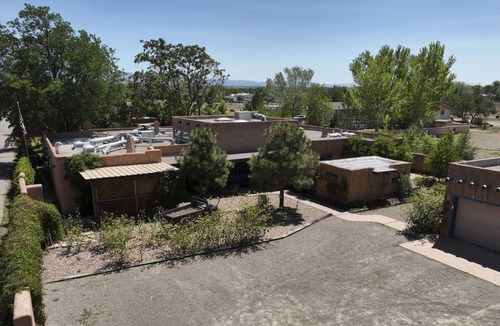 Alamedan Valley Bed & Breakfast | Loba Luna Bed & Breakfast -Diosa Verde-Charming Albuquerque B&B - Diosa Verde