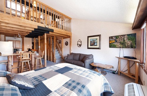 Purgatory Cabin | Log Cabin in the Lodge | AC, Pool, Hot Tub, Golf & Ski