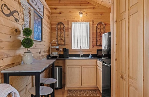 Fredericksburg Cabin | Love an adorable Cabin in Fredericksburg TX