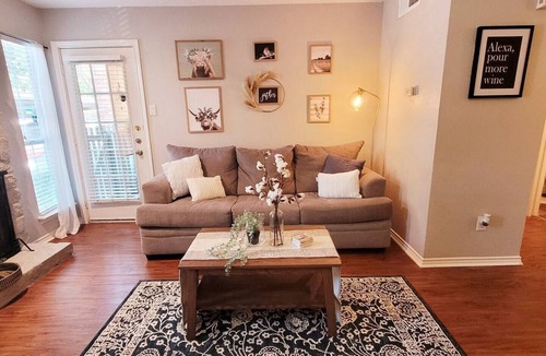 West Arlington Condo | Lovely 1 Bedroom Condo W/Pool - Covered Parking