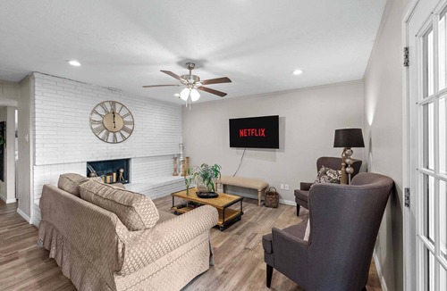 The Colony House | Lovely 4-bedroom townhome with Spacious Yard in serene The Colony