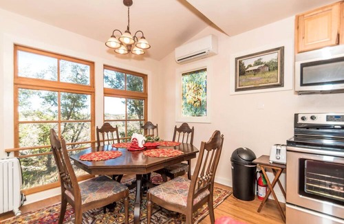 Hammett's Crossing Cottage | Lovely Cottage Retreat in Texas Hill Country with Cypress Creek Views near Hamilton Pool