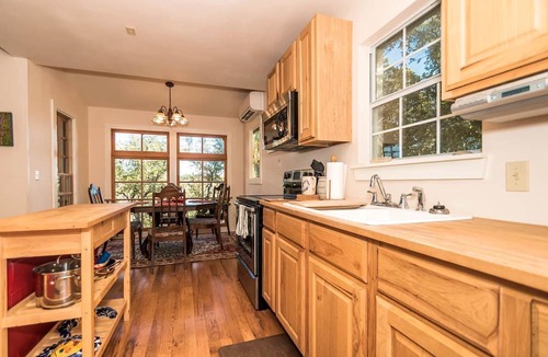 Hammett's Crossing Cottage | Lovely Cottage Retreat in Texas Hill Country with Cypress Creek Views near Hamilton Pool