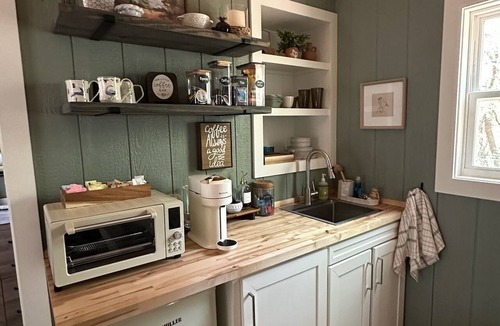 Abilene Cottage | Lovely private 1 bedroom Casita in country setting in Abilene.
