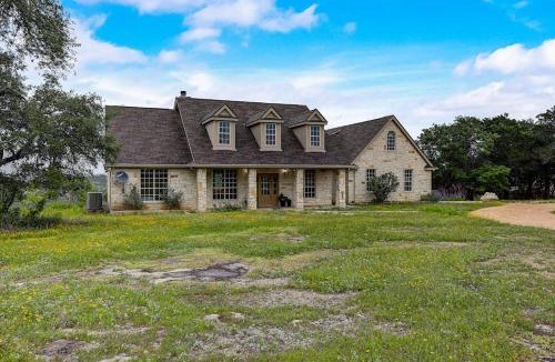 Oatmeal House | Luxe Designer Hill Country Home Near Austin with Amazing Views & Infinity Pool
