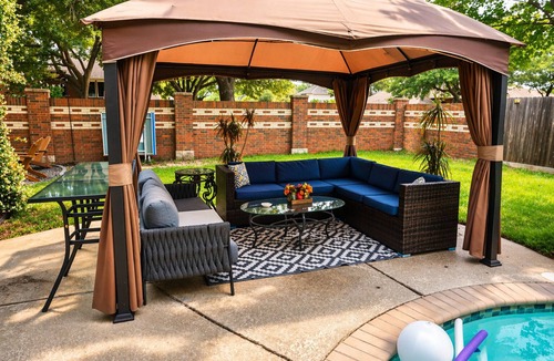 Barker House | Luxurious 6-bedroom house with pool, grand piano and massage chair in Houston