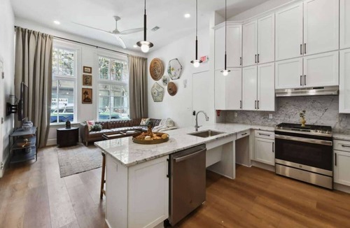 Central Business District Hotel | Luxurious CBD Units Near French Quarter