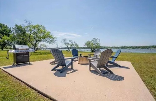 StarCrest Estates House | Luxurious, fishing, riding boat and fun at Richland Chambers at Lake front home