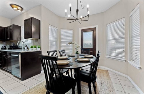 Willis House | Luxurious Home with Great Pool Area