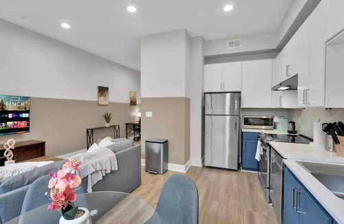 Deep Ellum Apartment | Luxury 1BD | Deep Ellum | Parking | Pool+Gym