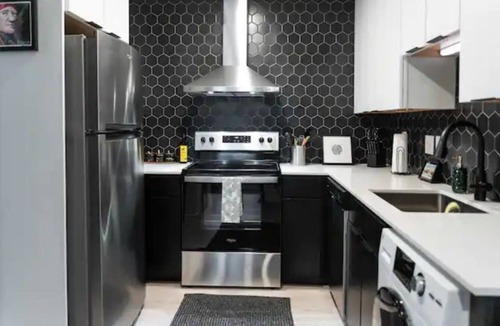 Travis Heights Apartment | Luxury 1BD studio SoCo/Downtown & Walking Trails
