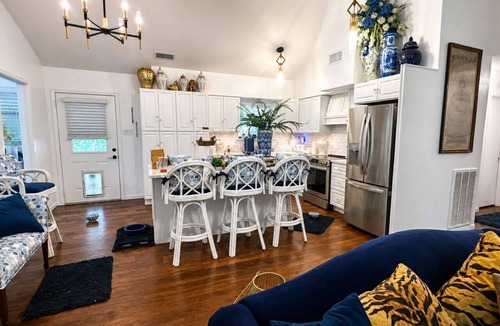 Medina Apartment | Luxury 2BR Texas House | Hot Tub & 2 Acres Privacy