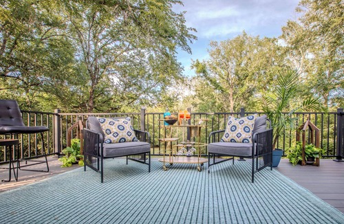 College Station House | Luxury 3-bedroom with elevated speakeasy vibes, sleeps 10, and brand new