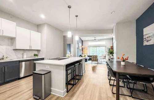 Deep Ellum Apartment | Luxury 3BD | Deep Ellum | Parking | Pool+Gym