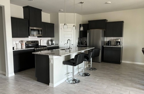 Chamberino House | Luxury 4-Bed Home, Family-Friendly, All Amenities & Close to Shopping Center