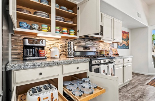 Rancho Vistoso House | Luxury 4BR Retreat w/Heated^ Pool, Spa, Game Room & 98” Smart TV - New Listing
