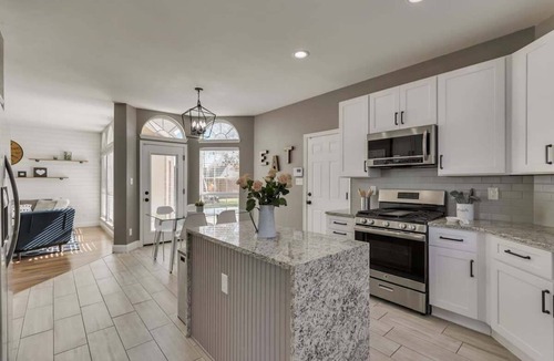Rowlett House | Luxury 5 BR, Jacuzzi, Gym, Near Lake for large Fam