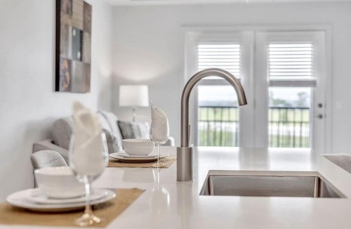 Jarrell Apartment | Luxury Austin Stay Near St Davids Pool and Gym