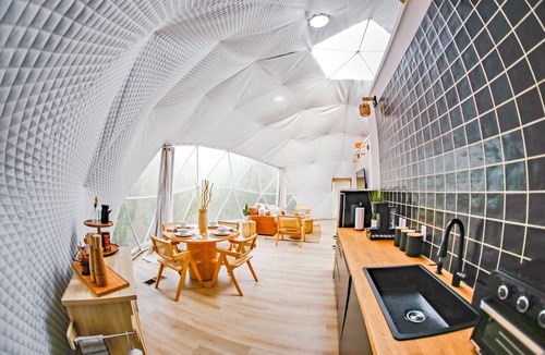 Paris Cabin | Luxury Bali Glamping – Hot Tub + 15 Acres - 90 mins from Dallas