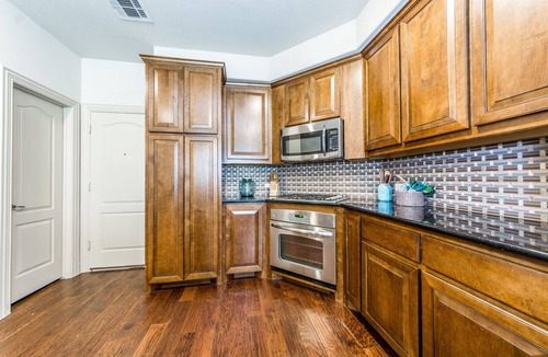 Legacy Park House | Luxury City Townhouse at Shops @ Legacy