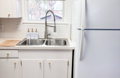 Flour Bluff House | Luxury cottage on the bay/private pier/Flour Bluff/15 min. to the beach!