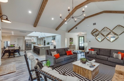 Grapevine House | LUXURY DESIGNERS HOME by Gaylord/Lake Grapevine/Slps 24/POOL/DFW Airport