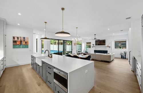 Bouldin House | Luxury Escape in Austin’s Iconic Bouldin Creek Perfect Location + Private Pool!