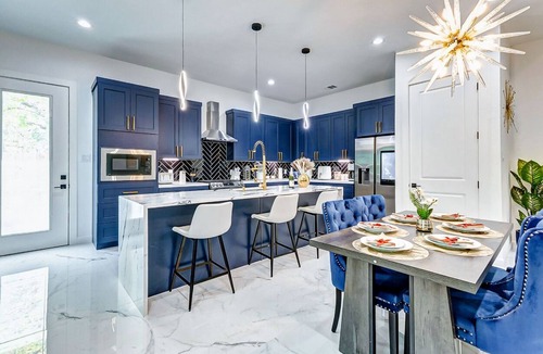 OST - South Union House | Luxury home in downtown Houston minutes from NRG/Med Center/Zoo and Aquarium