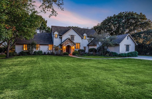 Little Elm House | Luxury Lakefront Estate - 1.6 Acres - Sleeps 12 - Boathouse + Sunset Views