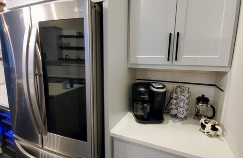 Southtown House | Luxury Lavaca Historic Downtown SA walk to Hemisfair, conventions, Riverwalk