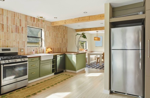 Little Forest Hills House | Luxury Lodge, Heated Magnesium Pool, Sauna & Cold Plunge