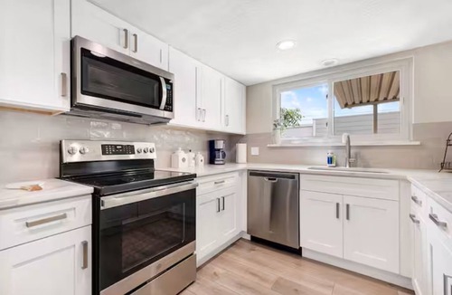 Universal City House | Luxury oasis with Hot Tub and EV Charger