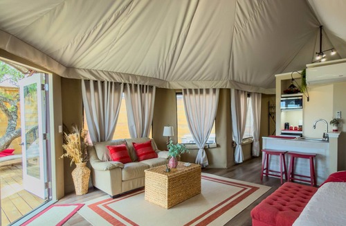 Oatmeal RV Rental | Luxury Suite 2 - Safari Tent - Outdoor Soaking Tub