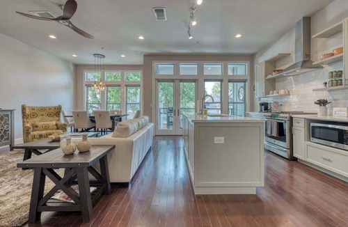 Southtown House | Luxury Townhome - King William/Southtown