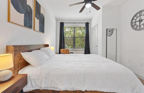 Frisco Apartment | Luxury & Vibrant stay in Frisco with pool & gym