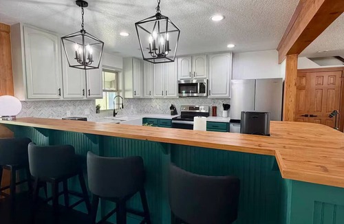 Brookshire House | Luxury Villa Near Houston Sleeps 16 Exclusive Entertainment Room