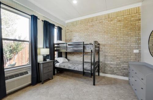 South Arlington House | Luxury4000sqft Hot Tub Games Cinema FTWorth ATTST